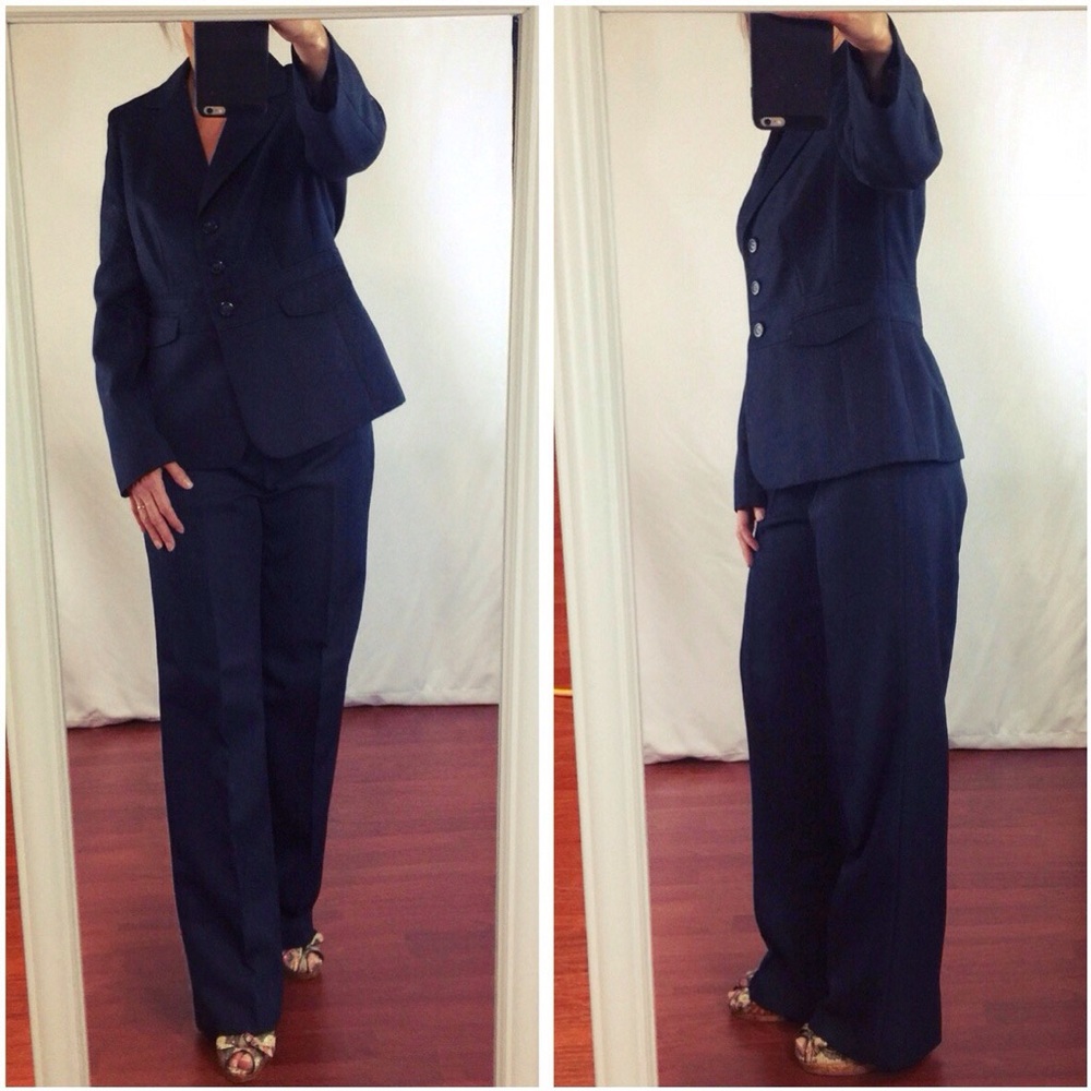 EVAN - PICONE 2Pc. Pant Suit Blue Like New Size 6